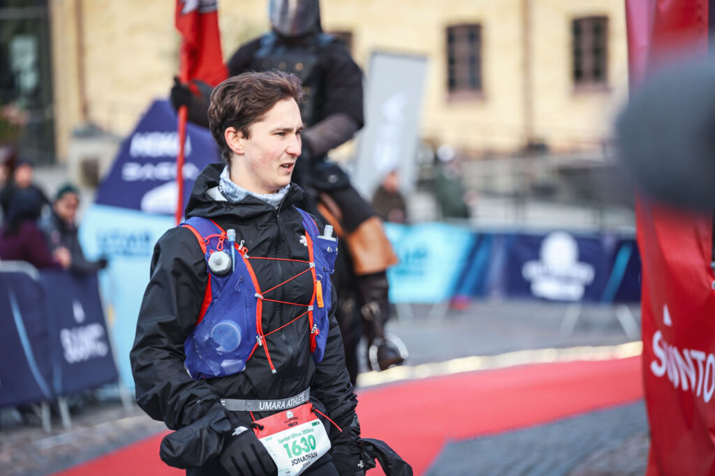 Ultralöpning, målgång vid kullamannen 100 km spring tävling i båstad.